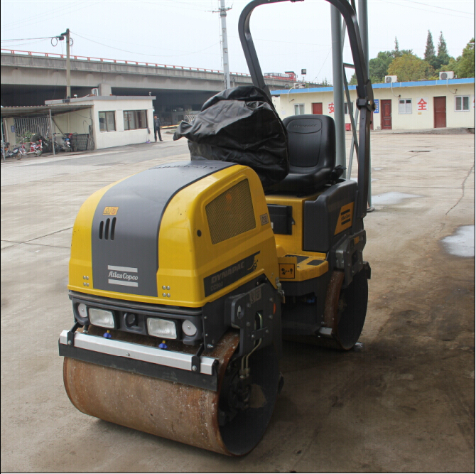 戴納派克CC900雙鋼輪壓路機(jī)
